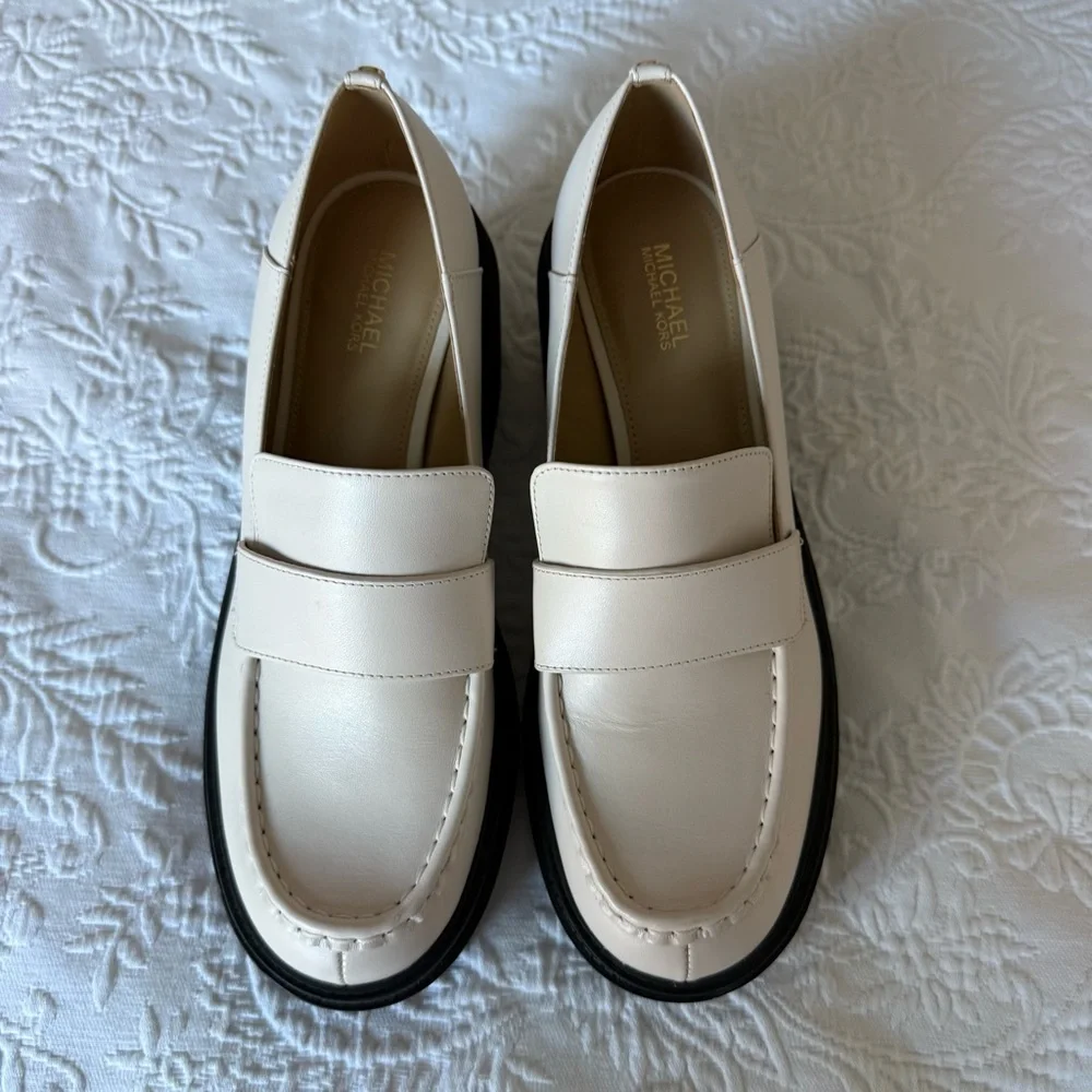 Michael Kors Leather Cream Rocco Heeled Loafer size 8 New condition.